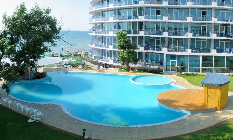Basen z jacuzzi