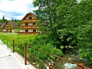 Pinus Apartments