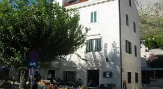 Pensionat  Palac & Pokoje i Apartamenty Prywatne