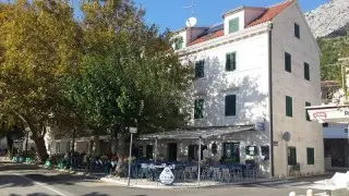 Pensionat  Palac & Pokoje i Apartamenty Prywatne
