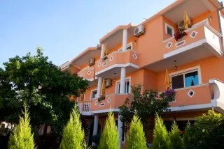 Apartmani & Pansion Holiday