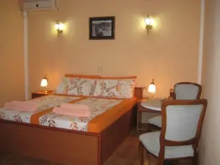 Apartmani & Pansion Holiday