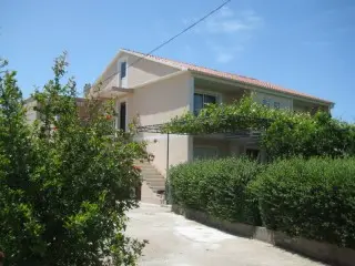 Apartmani & Pansion Holiday