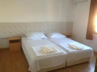 Apartmani & Pansion Holiday