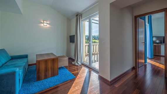 Apartament Junior Suite z balkonem i widokiem na morze