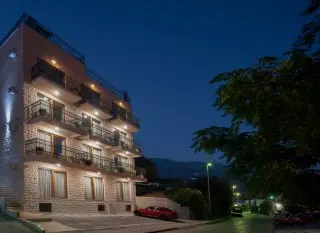 Hotel Twelve