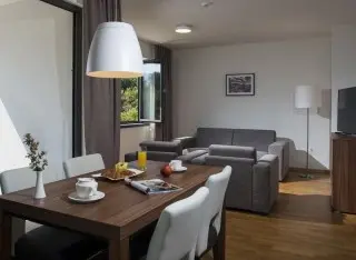Apartmani & Villas Srebreno