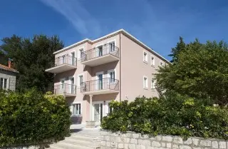 Apartmani & Villas Srebreno