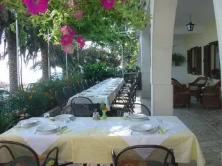 Pansion Franka opcja z wyżywieniem 
