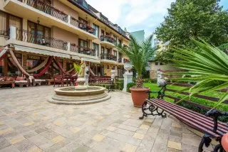 Gold Pearl Hotel