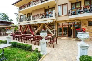 Gold Pearl Hotel