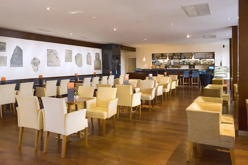 Lobby bar
