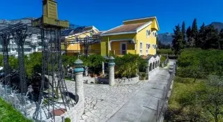 Hotel Pharos