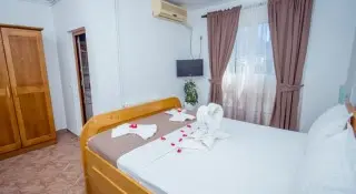 Hotel Pharos