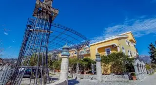 Hotel Pharos