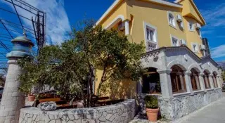 Hotel Pharos