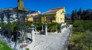 Hotel Pharos