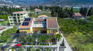 Hotel Pharos