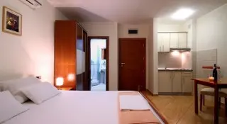 Apartmani Holiday