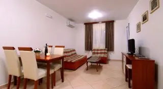 Apartmani Holiday