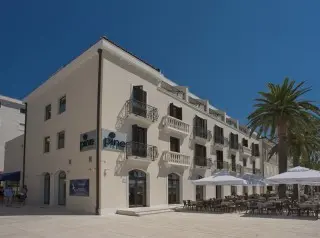 Hotel Pine