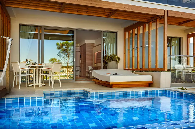 Apartament Rodzinny Superior Swim up z balkonem i widokiem na morze