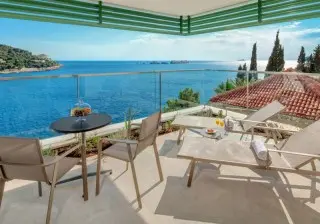 Hotel More