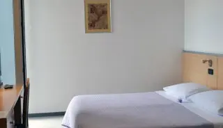 Hotel More